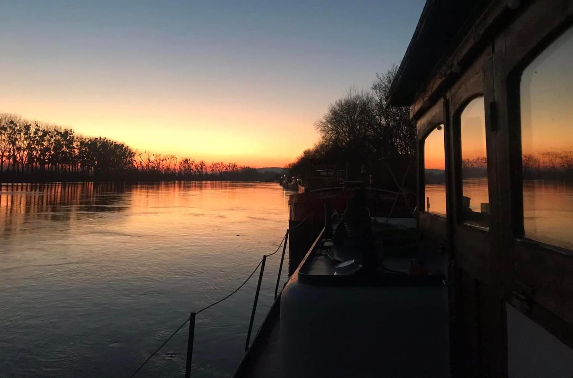 Sur L'eau - Bateau Diva